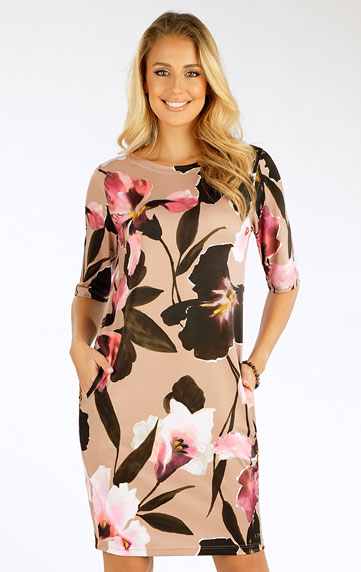 Šaty dámske s krátkym rukávom.