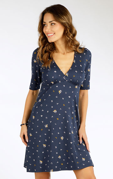 Šaty dámske s krátkym rukávom.