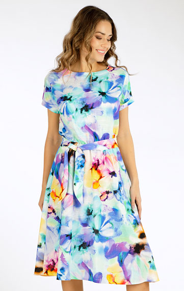 Šaty dámske s krátkym rukávom.