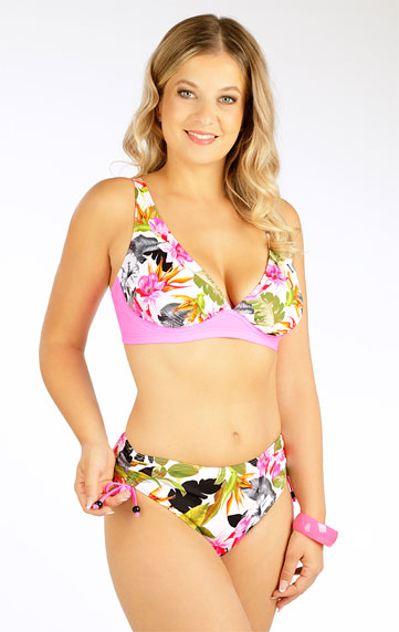 Plavková podprsenka s kosticami.